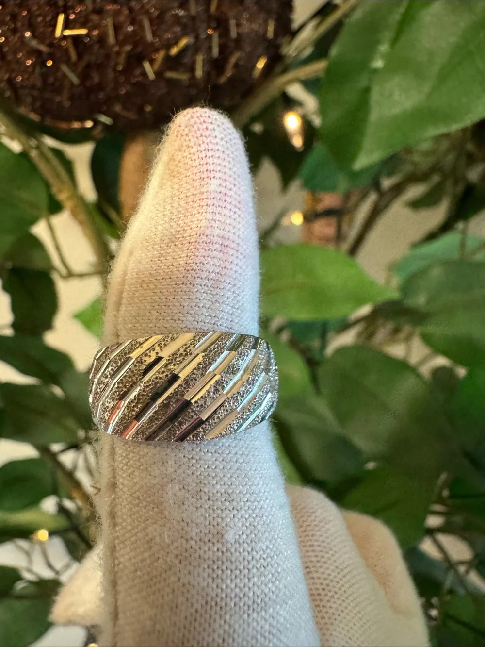 14k white gold vintage size 7 diamond 💎 accents